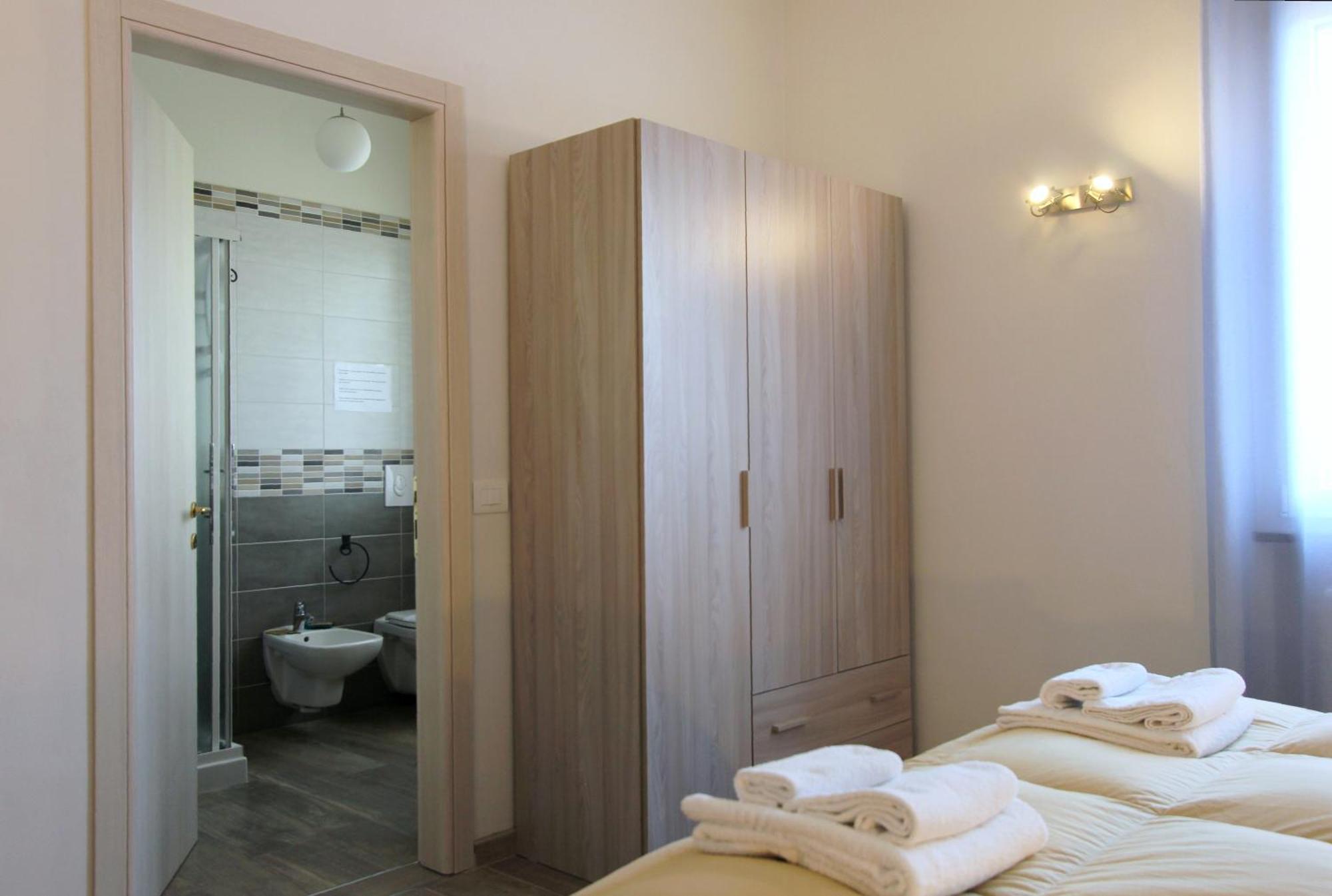 Maison N&M Desenzano del Garda Bagian luar foto